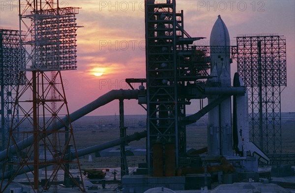 Baikonur cosmodrome, kazakh ssr, ussr, the launch vehicle 'energia' with the buran spacecraft on the launch pad, october 1988.