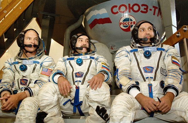 Moscow region, russia, september 9, 2005, the backup crew of the iss 12th expedition, us astronaut geoffrey williams, russian cosmonauts mikhail tyurin and sergei kostenko (l-r) appear prior to their test in a mock-up of the soyuz spacecraft in star city outside moscow.
