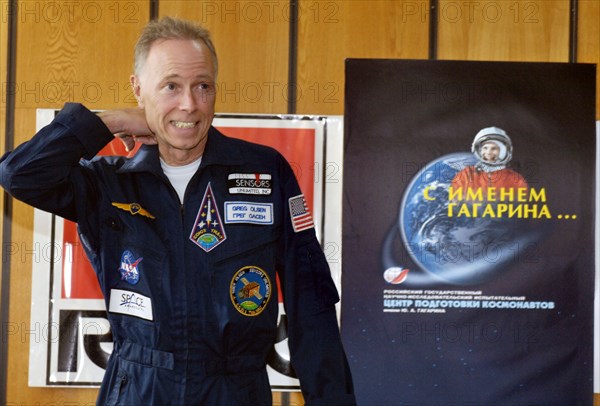 Moscow region, russia, october 13, 2005, american space tourist gregory olsen, a member of the 12th crew to iss speaks at the press-conference in zvezdny gorodok (star city).