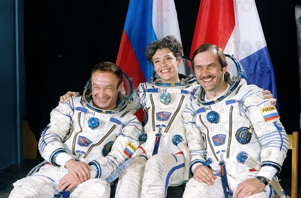 The picture shows the first french woman-astronaut claudie-andre deshays/in centre/ and two russian cosmonauts gennady manakov (l) and pavel vinogradov who are training for a space mission aboard the mir orbital station scheduled for this july, claudie andre deshays will spend in the station 14 days and will be replaced by u,s, astronaut john blaha whose mission will last 133 days, april 22, 1996.