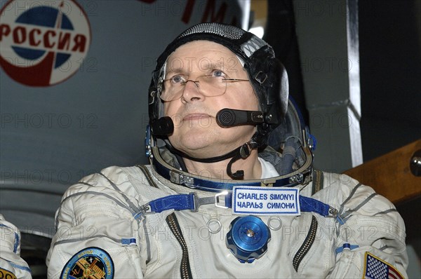 Moscow region, russia, march 20, 2007, spaceflight participant (fifth space tourist) charles simonyi takes a final exam at the gagarin russian state science research cosmonaut training centre in star city.