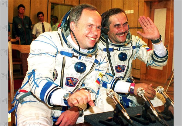 The soyuz tm-26 spacecraft with anatoly solovyov and pavel vinogradov aboard successfully blasted form the baikonur space port at 7,35 on aug, 5th, ops: russian cosmonauts anatoly solovyov /left/and pavel vinogradov prior to the start, august 5, 1997.
