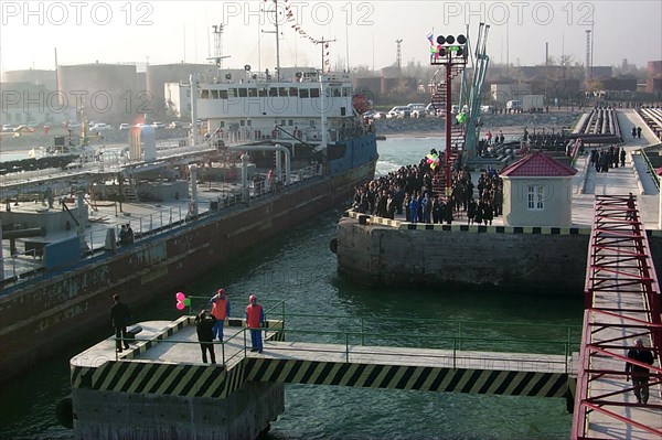 Makhachkala, daghestan, november 18, 2000, the first tanker mooring to a new pier of oil transporting harbor in makhachkala, which has become recently operational, using such a construction will allow to receive 3 million ton of turkmenian oil and derivatives a year, the oil will be directly pumped into baku-novosibirsk pipe-line, it will get possible to avoid expenses, connected to the railway transporting of the product.