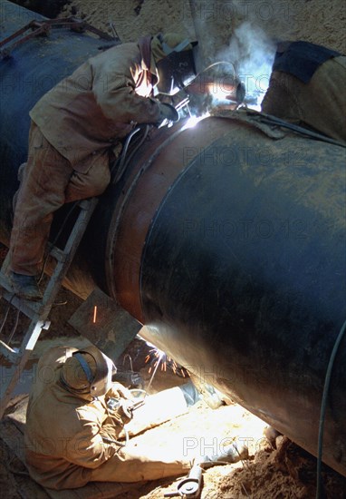 Belarus, november 21 2002: work on joining two stretches of belarussian part of yamal-europe gas pipeline (in pic), (photo viktor tolochko).