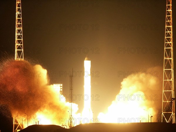 Kazakhstan, november 26 2002: launch of a russian proton booster rocket, which is to take the european communications satellite astra-1k, pictured at the baikonur cosmodrome, tuesday, (photo sergei kazak).