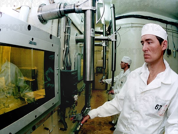 Ulyanovsk region, russia, december 2 2002: operator alexander glotov, of the all-russian institute of atomic reactors (nllar), controls a chamber for production of springs, filled with cerium-144, the tiny metal springs are used for intra-coronary exposure in treatment of the blockages of coronary artery disease, (photo nikolai nikitin).
