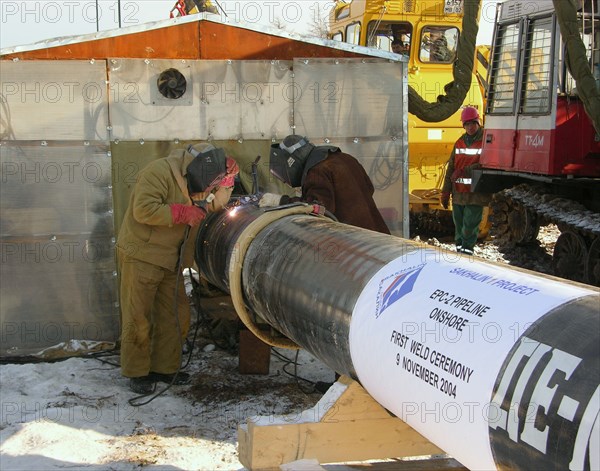 Welding of the first link of a 221 km-long pipeline that will transport hydrocarbon fuel produced at chaivo (chayvo) oil field from sakhalin island to the port of de-kastri in khabarovsk territory, the construction under the sakhalin-1 project is carried out by an international consortium led by daughter company of us-based exxon mobil - exxon neftegas limited as operator, the consortium also includes russia’s rosneft-sakhalinmorneftegaz, sakhalin, russia, november 23 2004.