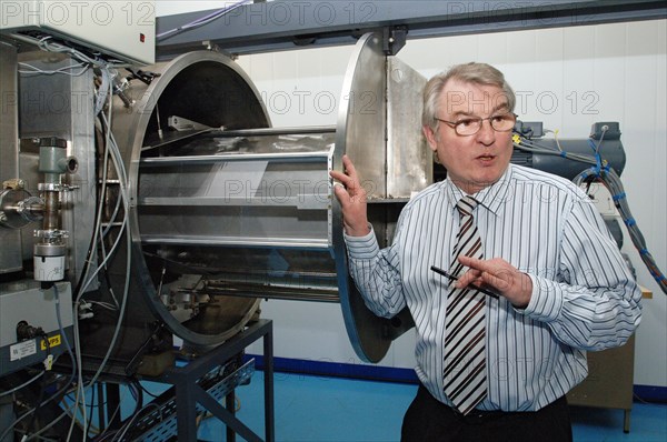 Academician yuri oganesyan, head of the flerov laboratory of nuclear reactions, standing near a track-etched membrane generator, recent research carried out at the flerov laboratory has confirmed the discovery of several heaviest elements, which leads to the extention of the periodic table, dubna, russia, may 31, 2006.