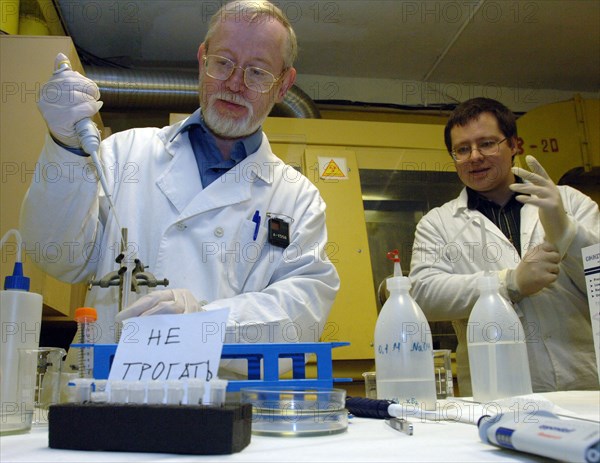 Candidate of chemical sciences, sergei shishkin in a lab at the joint institute for nuclear research where the discovery of several heaviest elements, which leads to the extention of the periodic table, has been confirmed, dubna, russia, may 31, 2006.