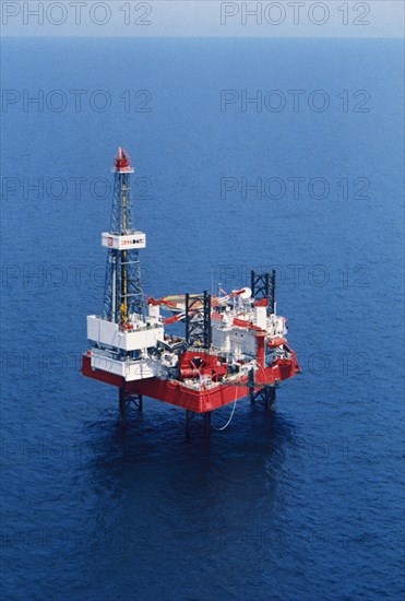 An offshore oil drilling rig 'astra' belonging to lukoil on the caspian sea, astrakhan region, russia, 2000.
