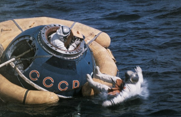 Soviet cosmonauts viktor gorbatko and yuri glazkov training for the soyuz 24 mission, 1977.