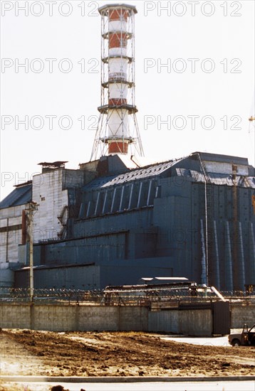 Chernobyl aps, ukraine, ussr, the sarcophagus sealing the unit 4 reactor, april 1996.