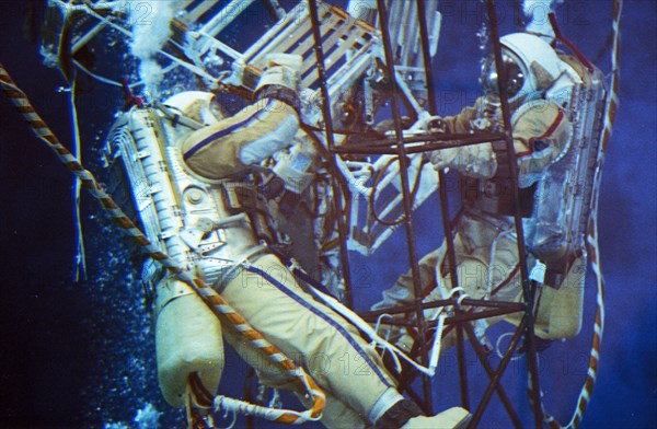 Russian cosmonauts training in the hydro-laboratory of the gagarin training center, 1992.