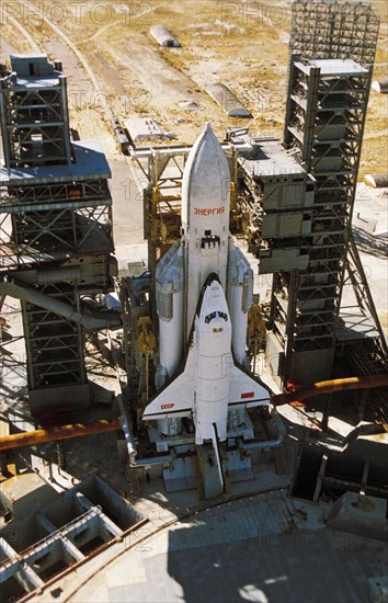 Soviet space shuttle buran with the energia carrier rocket on the launch pad at baikonur in kazakhstan, ussr, 1988.