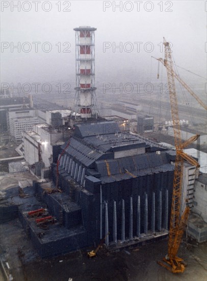 Aerial view of the containment sarcophagus of the entombed unit 4 reactor of the chernobyl aps, ukraine, ussr, october 1986.