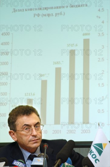 Moscow,russia, december 17, 2003, semyon kukes,chairman of the directors' board of the 'yukos' oil company speaks at the press-conference ,on wednesday.