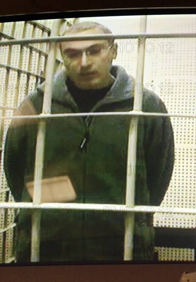 Moscow, russia, january 15, 2004, former ceo of the yukos oil giant mikhail khodorkovsky speaking to the court via a closed circuit television from moscow's matrosskaya tishina detention centre, thursday, the moscow city court met in session to consider an appeal of khodorkovsky's lawyer against extension of his term in custody till march 25, 2004, former yukos head asked the judge to release him from pre-trial detention facility and place him under house arrest.
