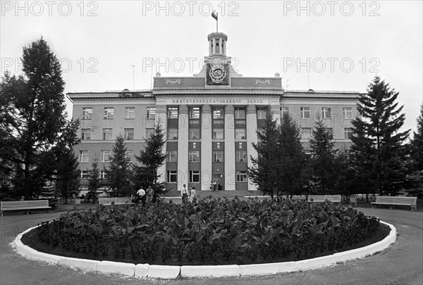 Omsk, russia, november 10, 1999, plant management of the joint stock company “sibneft – omsk petroleum refinery”.