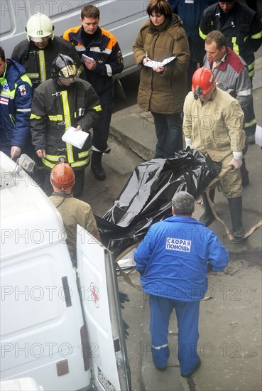 Moscow, russia, march 29, 2010, rescue workers carry the body of a bombing victim outside park kultury metro station, sokolnicheskaya line of the moscow underground, an explosion rocked the metro station at 8,40 during the rush hour killing more than ten passengers.