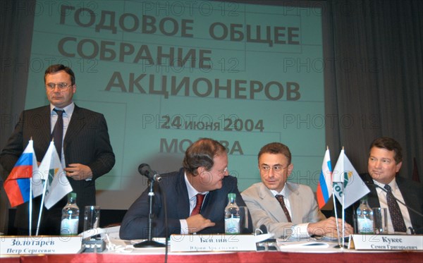 Moscow, russia, june 24, 2004, acting president of 'yukos rm' pyotr zolotarev, deputy head of yukos yuri beilin, head of nk yukos semen kukes, and head of 'yukos-moscow' steven theede (l-r), at the annual general meeting of yukos oil company, during which the new board of directors was elected.