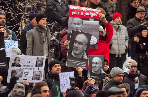 Moscow, russia, december 27, 2010, supporters of mikhail khodorkovsky hold up his portraits during a rally outside the khamovniki district court, the court is expected to issue its ruling on the second case against former yukos boss mikhail khodorkovsky and former menatep bank chief platon lebedev, the two men have been found guilty of stealing more than 200m tonnes of oil from yukos subsidiaries.