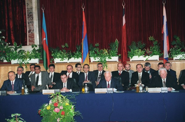 Stavropol krai, r-l: president of russia boris yeltsin, president of georgia eduard shevardnadze, president of armenia levon ter-petrosyan and president of azerbaijan geydar aliyev take part in the cis summit, 1996.