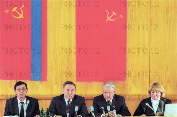 Rsfsr, moscow, chairman of the supreme soviet of the rsfsr boris yeltsin (r, second) and president of kazakhstan nursultan nazarbaev (l, second) are pictured at the press-conference, november 22, 1990.