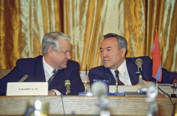 Alma-ata, president of the rsfsr boris yeltsin (l) and president of kazakhstan nursultan nazarbayev are pictured at the press-conference, december 21, 1991.