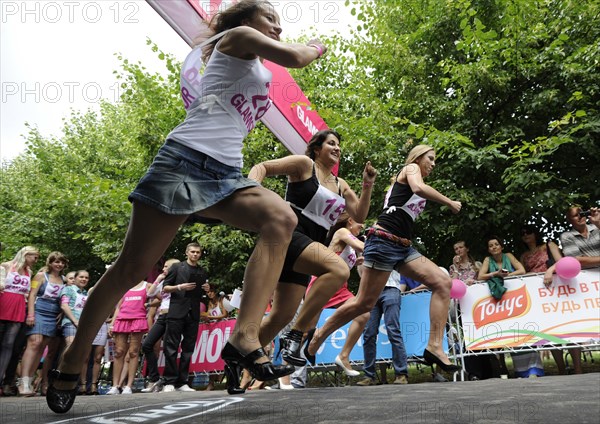 Itar-tass: moscow, russia, july 10, 2011, participants taking part in the glamour russia stiletto run at tsvetnoi boulevard in central moscow, (photo itar-tass / mikhail fomichev)  ??????, ??????, 10 ????, ????????? ?????? ?? ????????, ??????????????? ???????? glamour, ?? ????? ???????? ????????, ???? ????-????/ ?????? ???????.