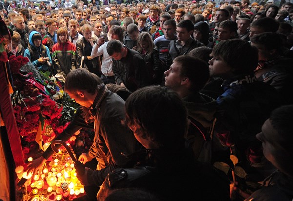 Moscow, russia, september 8, 2011, fans of hc lokomotiv lay flowers and light candles outside the office of the yaroslavl government in moscow to commemorate lokomotiv yaroslavl players who died in a plane crash on september 7.