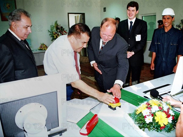 Turkmenistan, september 14, 2005, president of turkmenistan saparmurat niyazov and chairman of the german company man ferrostaal industrieanlagen gmbh knut papajewski (l-r in centre) participates in a solemn ceremony of launching the gas compressor station at korpeje oil and gas field located in gogerendag-ekerem region.