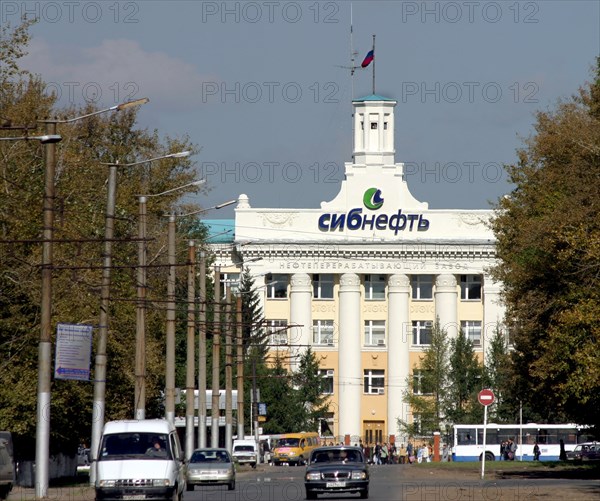 Omsk, russia, september 21, 2005, office of the sibneft company (shown), gazprom can conclude talks to buy sibneft before the end of the year.