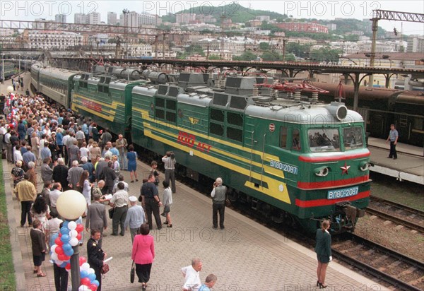 Vladivostok, russia, moscow to vladivostok train with veteran railway workers, famous writers and journalists pulls into rail station in vladivostok after a 9288 km (5,771 m) long journey marking the centenary of the world's longest railway, the trans siberian, july 18, 2001.