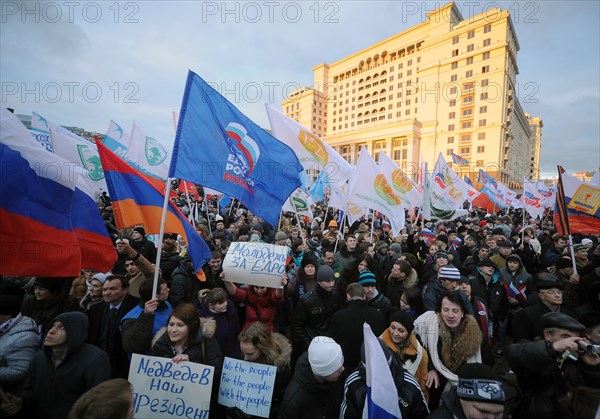 Moscow, russia, december 12, 2011, demonstrators wave flags during a rally staged by pro-kremlin youth groups in central moscow, the event took place two days after a mass protest against alleged vote rigging in the 4 december parliamentary election.
