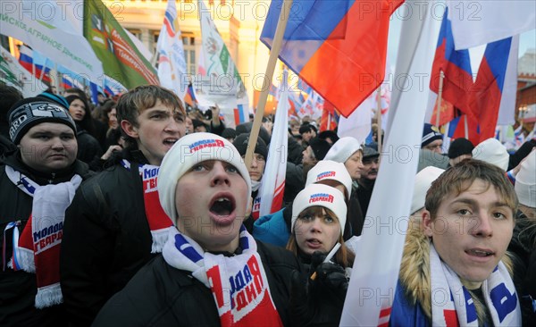 Moscow, russia, december 12, 2011, young demonstrators chant slogans during a rally staged by pro-kremlin youth groups in central moscow, the event took place two days after a mass protest against alleged vote rigging in the 4 december parliamentary election.