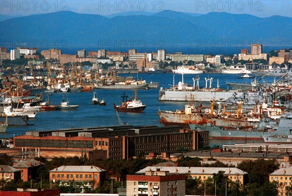 A view of zolotoi rog (golden horn) bay in vladivostok, russr, 1990.