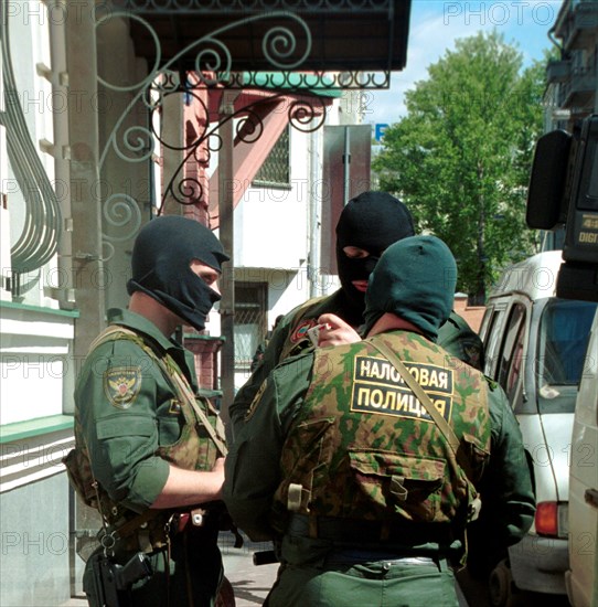 Moscow, russia, may 11, 2000, the officers of the tax police in masks pictured at the office of the media- most holding, headed by vladimir gusinsky, where searches were made in connection with criminal case 285, part two, instituted against former leaders of the russian finance ministry, on thursday.