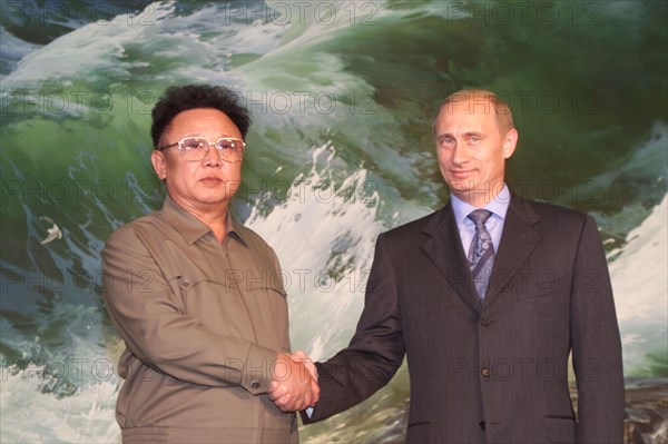 Pyongyang, july 20, 2000, north korean leader kim jong il (left) and russian president vladimir putin shake hands after they signed a joint declaration in pyongyang on wednesday, under the declaration, the two sides agreed to develop and strengthen bilateral relations, and to expand economic cooperation, the declaration also reflects russia's and north korea's positions on the most important international issues.