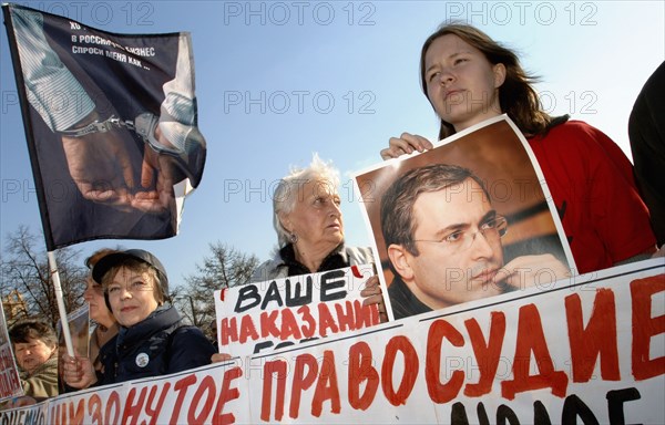 Moscow, russia, april 25, 2006, participants of the protest 'no to basmanny justice!' in support of former yukos chief mikhail khodorkovsky and employees of the company platon lebedev, svetlana bakhmina staged in pushkin square.