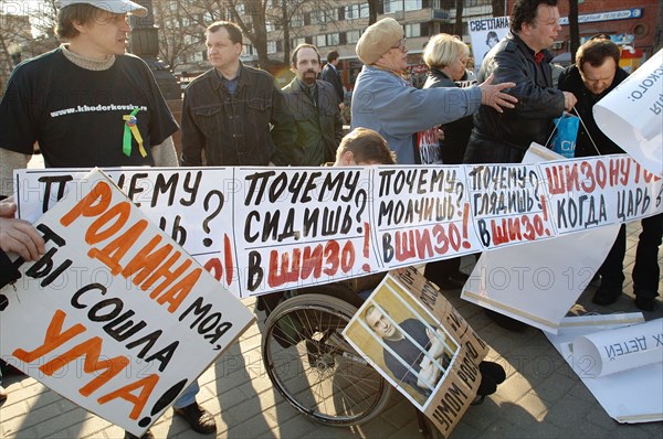 Moscow, russia, april 25, 2006, participants of the protest 'no to basmanny justice!' in support of former yukos chief mikhail khodorkovsky and employees of the company platon lebedev, svetlana bakhmina staged in pushkin square.