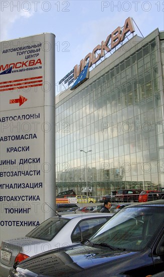 Moscow, russia, may 3, 2006, outside the moskva automobile trade center on kashirsky motorway in moscow.