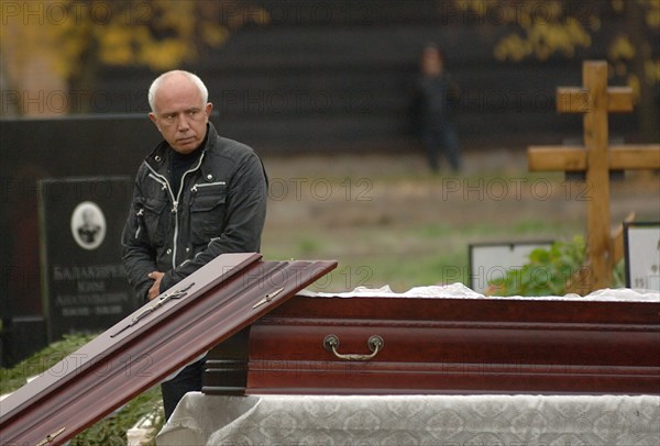 Alexander politkovsky, former husband of assassinated journalist, special correspondent for the novaya gazeta newspaper, anna politkovskaya attends her funeral at troyekurovskoye cemetery, moscow, russia, october 10, 2006.