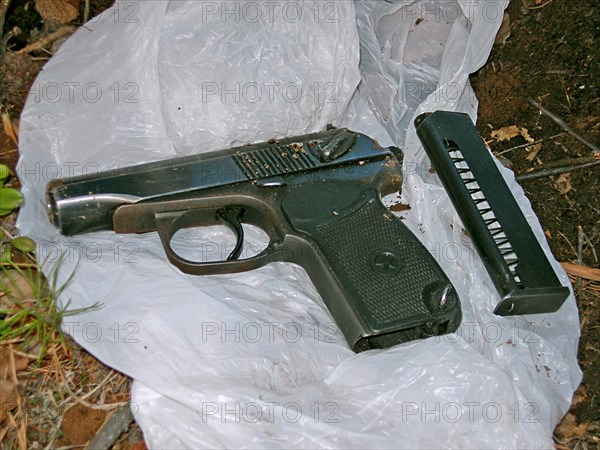 Makarov pistol is found near the body of alexei levchyug, one of the suspect in robbery of the chita branch of savings bank of the russian federation (sberbank), in the forest, 20 km away from the city of chita, may 16, 2007.