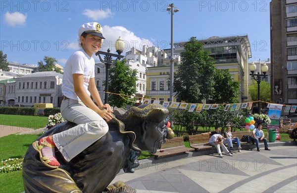 Moscow, russia, august 9, 2007, the 'children are drawing!' action is held in moscow's tsvetnoy boulevard.