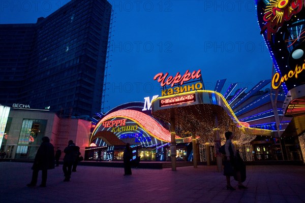 Moscow, russia, april 13, 2008, casino metelitsa (cherry) neighbouring a newly opened bosco3,14 youth fashion shop at the vesna shopping centre in novy arbat street.