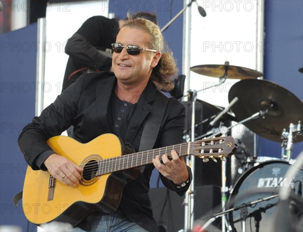 Singer leonid agutin performs at the concert marking the 15th anniversary of the avtoradio radio station in vasilyevsky spusk off red square, moscow, russia, may 31, 2008.