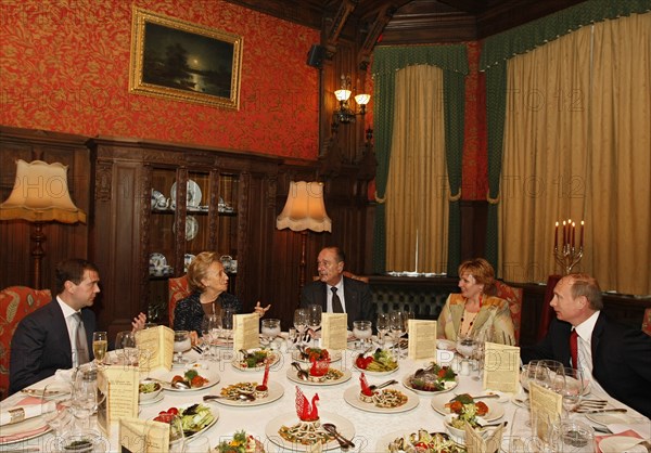 Russian prime minister vladimir putin with wife lyudmila, former french president jacques chirac with wife bernadette and president of russia dmitry medvedev (from r) have a dinner at the restaurant of the house of writers in moscow, russia, june 11, 2008.