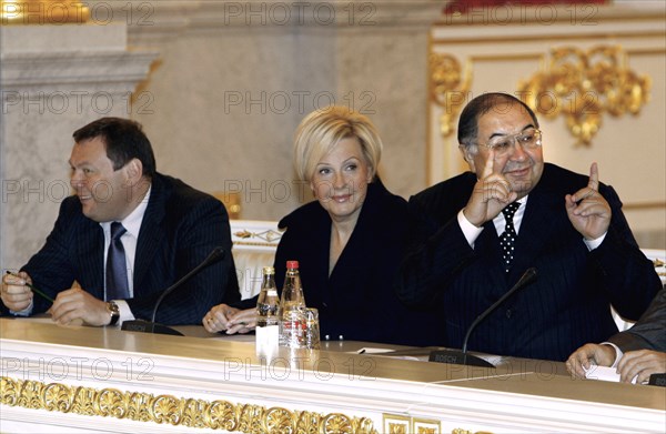 Moscow, russia, september 15, 2008, chairman of alfa group, mikhail fridman (1st l),  and uzbek-born businessman, alisher usmanov (1st r), attend a meeting of members of the russian union of industrialists and entrepreneurs with the russian president in moscow's kremlin.