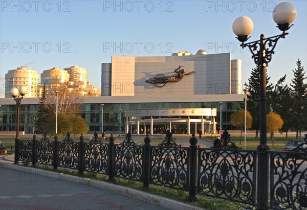 Yekaterinburg, russia, cosmos cinema and concert hall, october 2008.