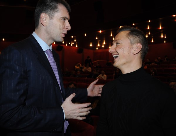 Moscow, russia, december 30, onexim group president mikhail prokhorov (l) and restaurateur stepan mikhalkov attend the premiere of fyodor bondarchuk's movie the inhabited island.